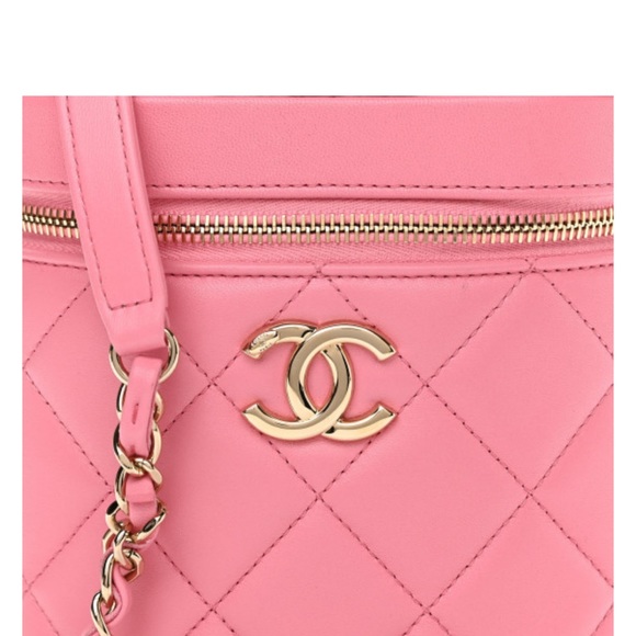 Beautiful pink Chanel vanity bag - Picture 13 of 16